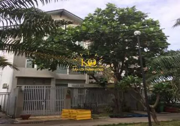 CHO THUÊ NHÀ QUẬN 2 DT 10X30M, XÂY DỰNG TRỆT 2 LẦU ÁP MÁI, SÂN ĐẬU 30 XE MÁY