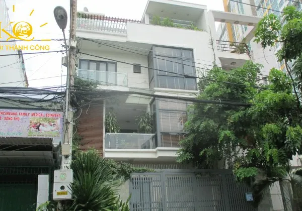 CHO THUÊ NHÀ QUẬN 2 ĐƯỜNG GIANG VĂN MINH; DT 580M2, 1 TRỆT 3 LẦU THANG MÁY