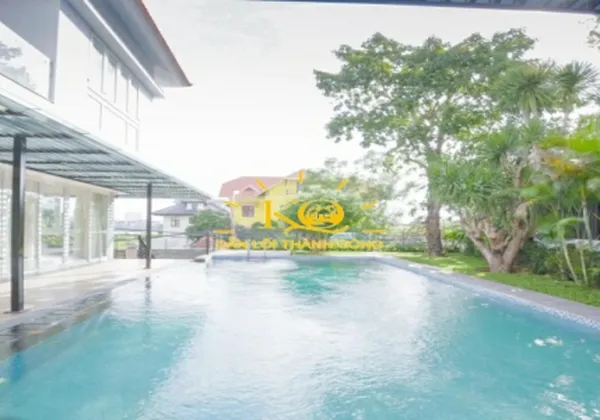 CHO THUÊ NHÀ QUẬN 2 ĐƯỜNG NGUYỄN VĂN HƯỞNG BIỆT THỰ SÂN VƯỜN HỒ BƠI 6000USD