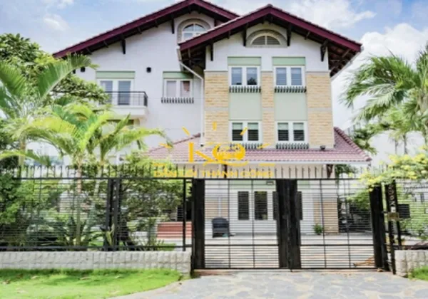 CHO THUÊ NHÀ QUẬN 2 ĐƯỜNG NGUYỄN VĂN HƯỞNG BIỆT THỰ SÂN VƯỜN HỒ BƠI