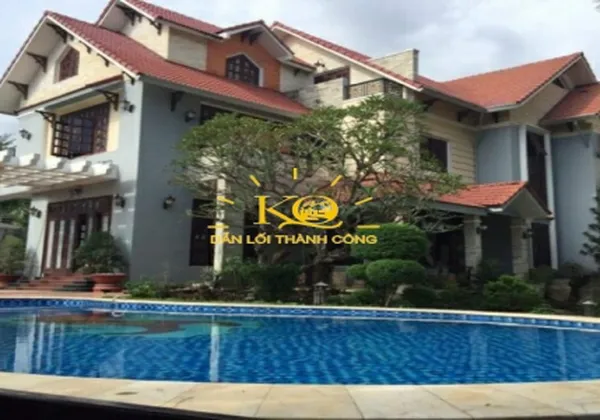 CHO THUÊ NHÀ QUẬN 2, ĐƯỜNG NGUYỄN VĂN HƯỞNG, DT 34X27M, HẦM - TRỆT - LẦU - ÁP MÁI
