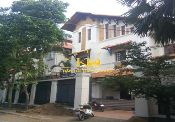 CHO THUÊ NHÀ QUẬN 2 ĐƯỜNG NGUYỄN VĂN HƯỞNG DT 500M2 SÂN VƯỜN HỒ BƠI GIÁ 5000USD