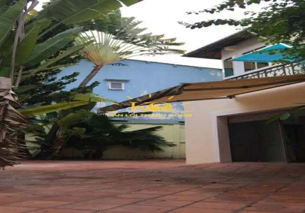 CHO THUÊ NHÀ QUẬN 2 ĐƯỜNG QUỐC HƯƠNG, DTSD 600M2, KHUÔN VIÊN 10X25M, GIÁ CHỈ 1500USD