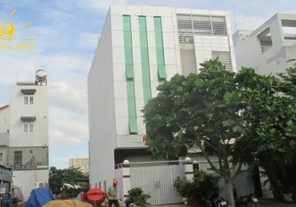 CHO THUÊ NHÀ QUẬN 2 ĐƯỜNG TRẦN LỰU; DT 4X20M; 1 TRỆT, 2 LẦU, SÂN THƯỢNG