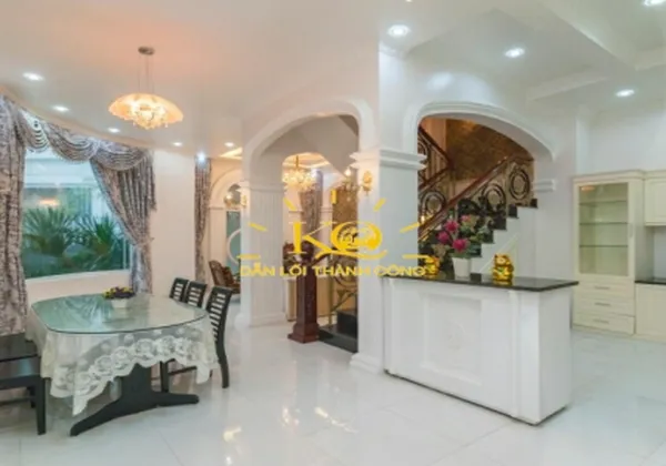 CHO THUÊ NHÀ QUẬN 2 ĐƯỜNG TRẦN NÃO VILLA 250 M2 GIÁ 1100USD