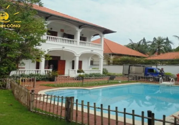 CHO THUÊ NHÀ QUẬN 2 KHUÔN VIÊN 900M2, SÂN VƯỜN + HỒ BƠI, PHƯỜNG THẢO ĐIỀN