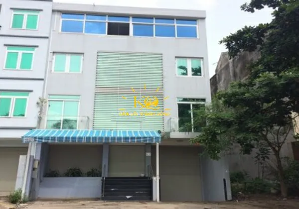 CHO THUÊ NHÀ QUẬN 2 SÀN TRỐNG VĂN PHÒNG, DT 8X20 HẦM TRỆT 3 LẦU KHU APAK