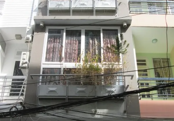 CHO THUÊ  NHÀ QUẬN PHÚ NHUẬN ĐƯỜNG HOA TRÀ, DT:4,5x26