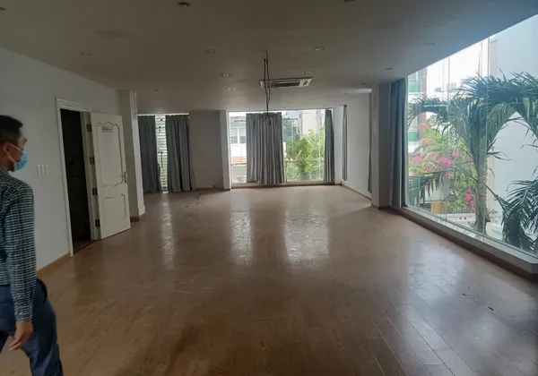 CHO THUÊ TÒA NHÀ VP QUẬN 2, 1 HẦM - TRỆT - 3 LẦU - ST, DT 10X20M, CÓ THANG MÁY