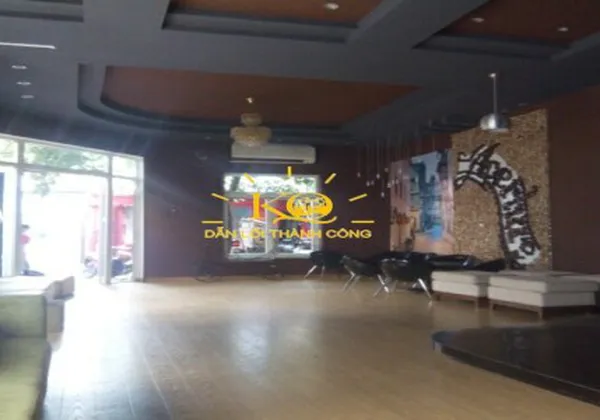 CHO THUÊ VILLA ĐƯỜNG CHU VĂN AN DT: 10X31M, SÂN VƯỜN RỘNG, QUẬN BÌNH THẠNH
