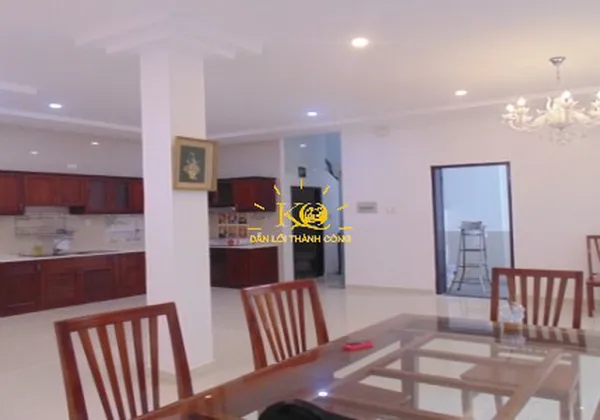 NHÀ CHO THUÊ PHƯỜNG THẢO ĐIỀN QUẬN 2, DT 330M2, NỘI THẤT ĐẸP.