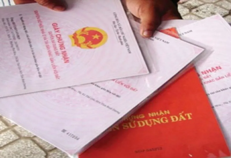 MUA ĐẤT KHI NGƯỜI BÁN KHÔNG ĐỨNG TÊN CHÍNH CHỦ TRONG SỔ ĐỎ THÌ NHƯ THẾ NÀO?