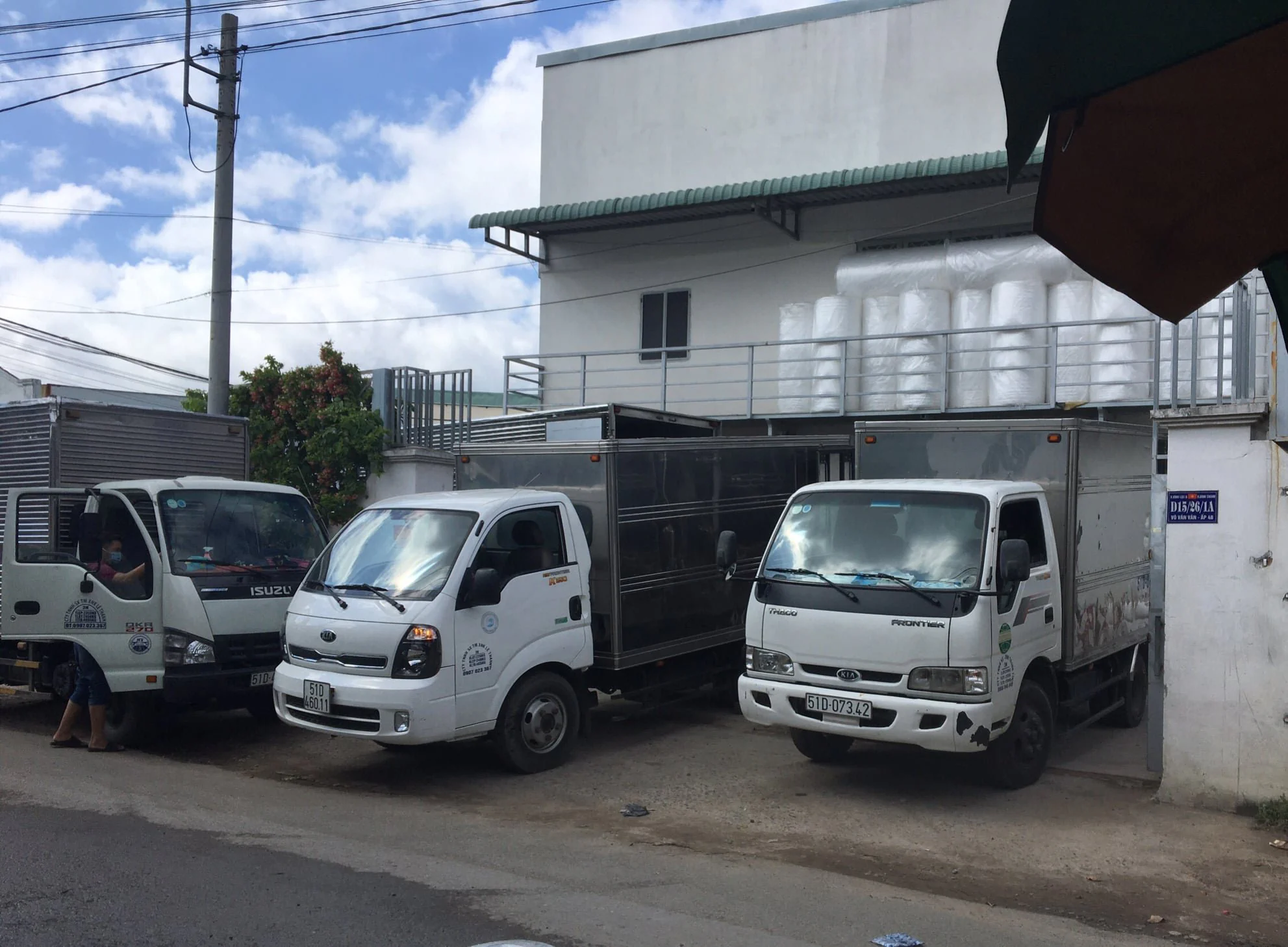 Mặt tiền của công ty Mặt tiền phía trước của công ty Thu Hồng