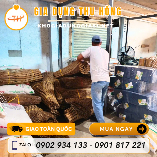 Sắp xếp chổi chà số lượng lớn tại kho Thu Hồng Sắp xếp chổi chà số lượng lớn tại kho Thu Hồng