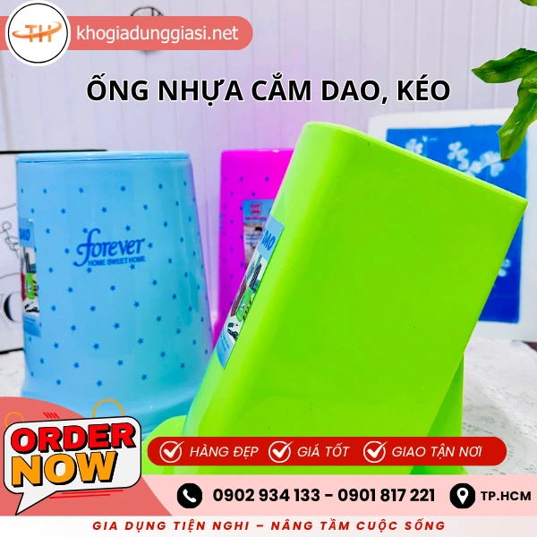 ỐNG NHỰA CẮM DAO KÉO