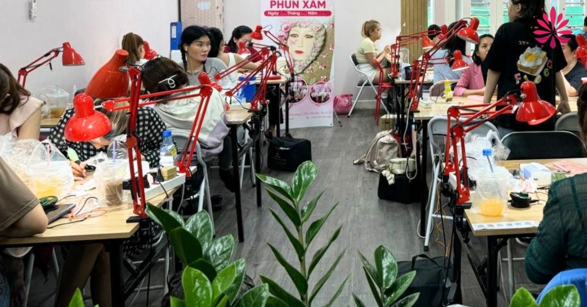 Không khí lớp học thân thiện nhưng vẫn chuyên nghiệp