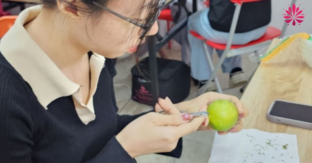 Học nail online tương tác trực tiếp 1:1 qua Zalo, đảm bảo sửa lỗi nhanh chóng và chuyên sâu