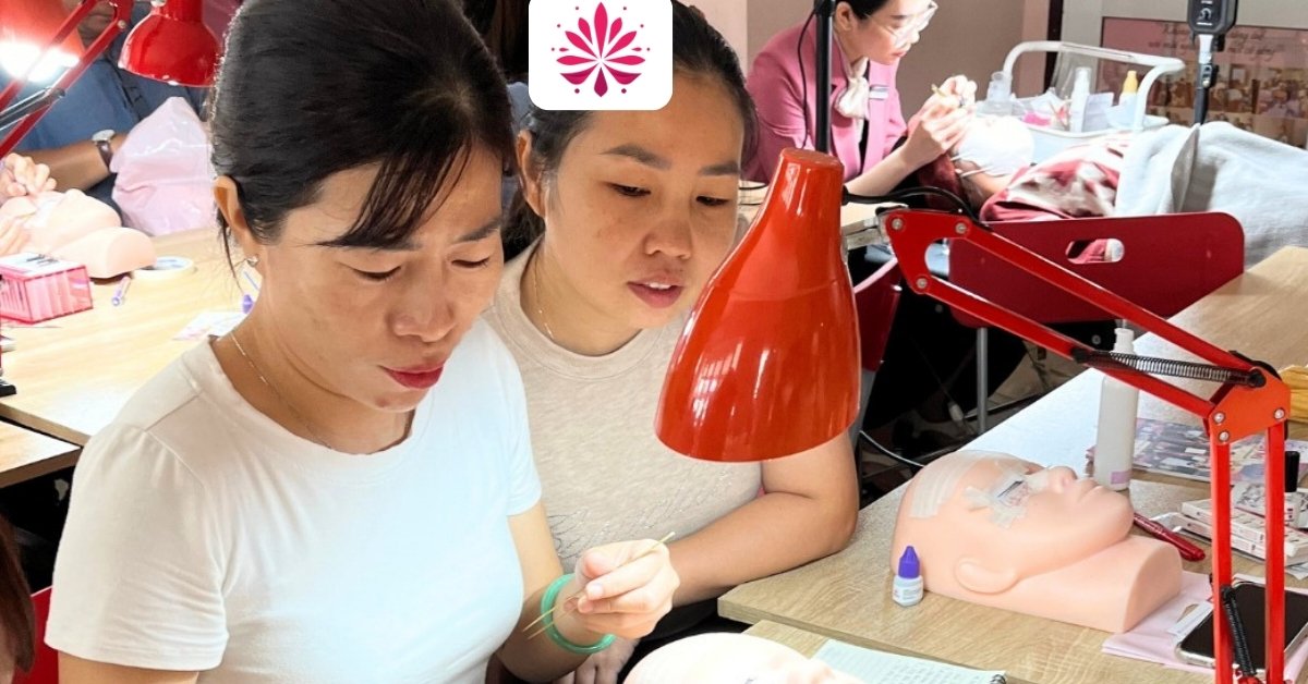 Thực hành học nối mi căn bản cho người mới trên mô hình & người thật