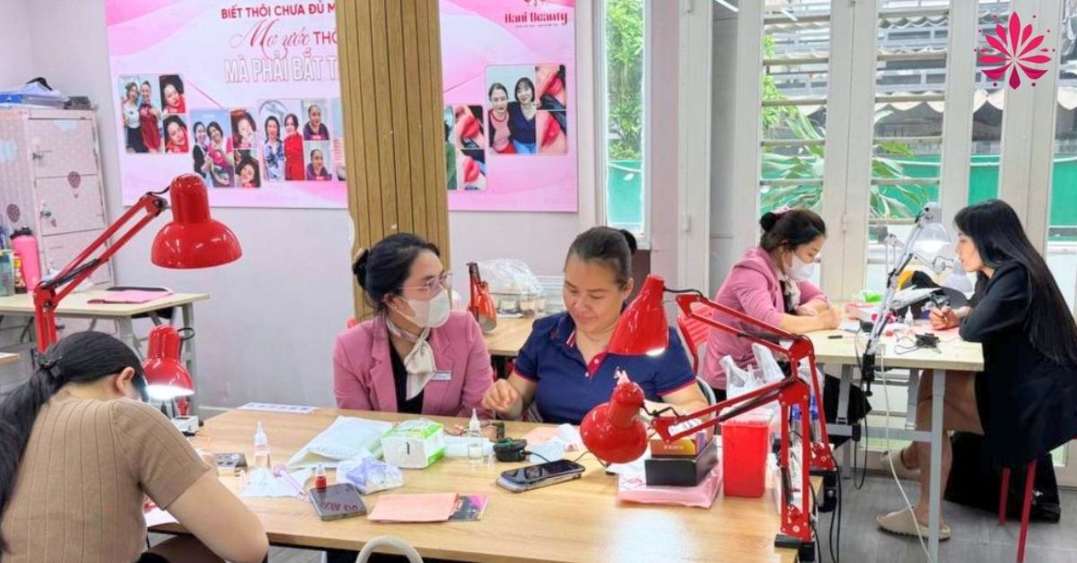 Những yếu tố quan trọng khi chọn khóa học phun chân mày học nhóm