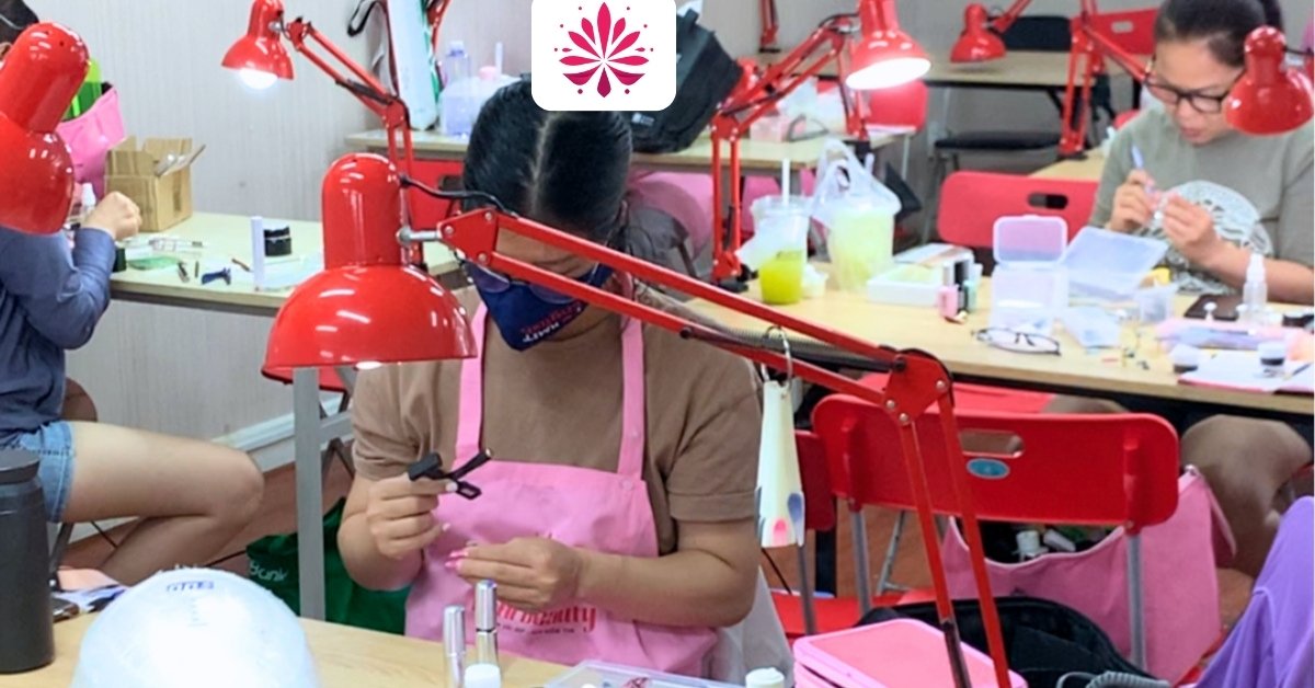 Hỗ trợ và cam kết cho học viên sau khóa học Nail chuyên nghiệp cho người mới bắt đầu