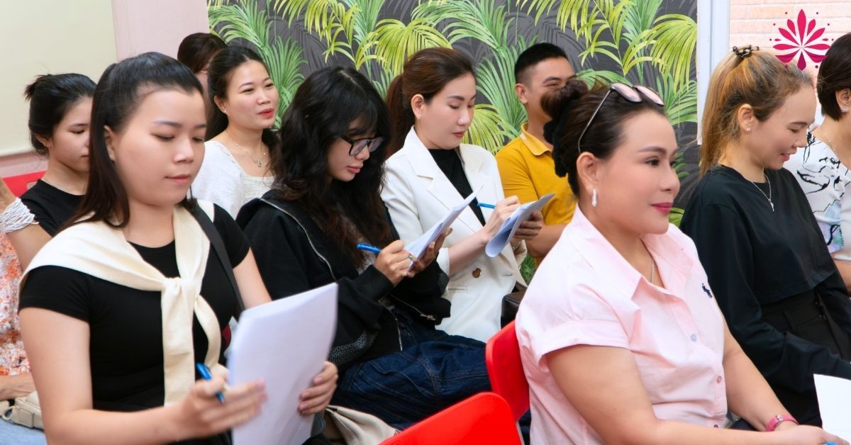 Kỹ năng mở tiệm nối mi & quản lý khách hàng