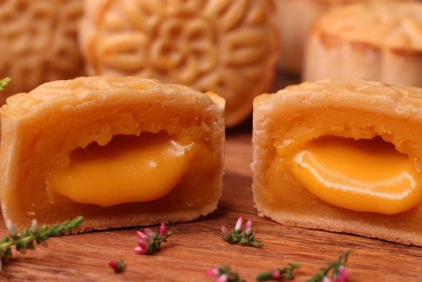 Bánh Trung thu nhân phô mai kem trứng