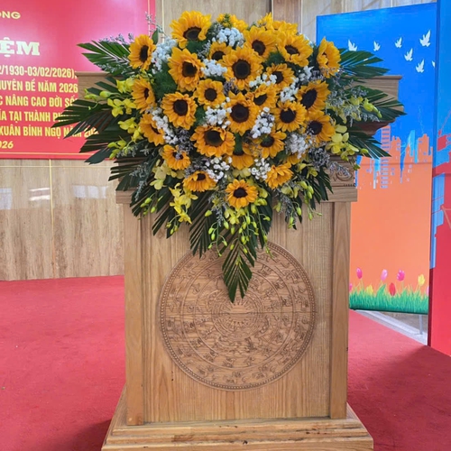 Hoa Tươi Bục Phát Biểu 06