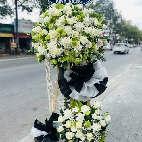 Kệ Hoa Tươi Chia Buồn 24