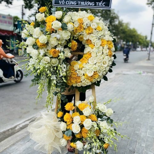 Kệ Hoa Tươi Chia Buồn 35