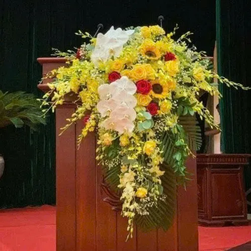 Hoa Tươi Bục Phát Biểu 07