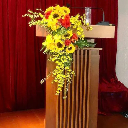 Hoa Tươi Bục Phát Biểu 08