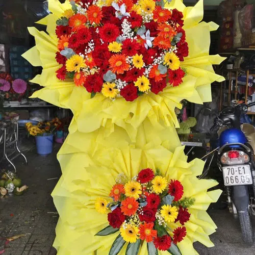 Kệ Hoa Chúc Mừng 17