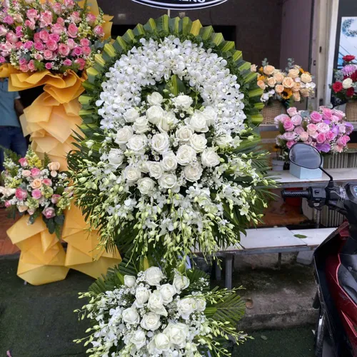 Kệ Hoa Tươi Chia Buồn 03