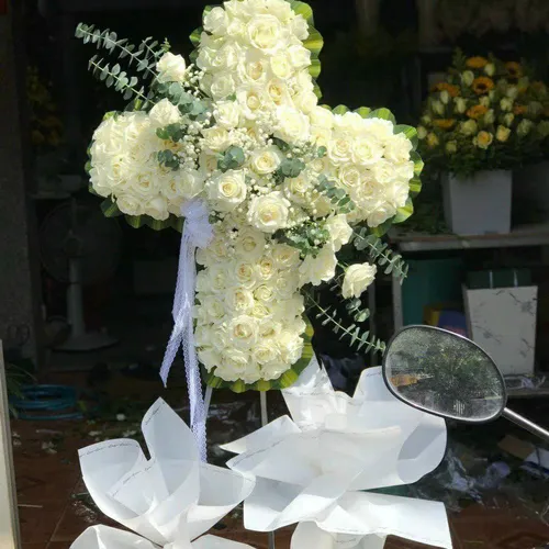 Kệ Hoa Tươi Chia Buồn 08