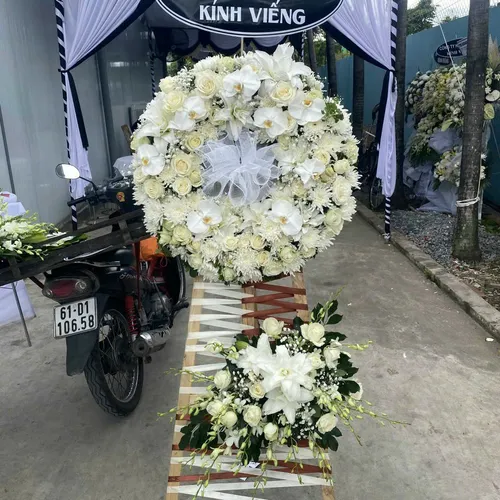 Kệ Hoa Tươi Chia Buồn 09