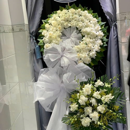 Kệ Hoa Tươi Chia Buồn 33