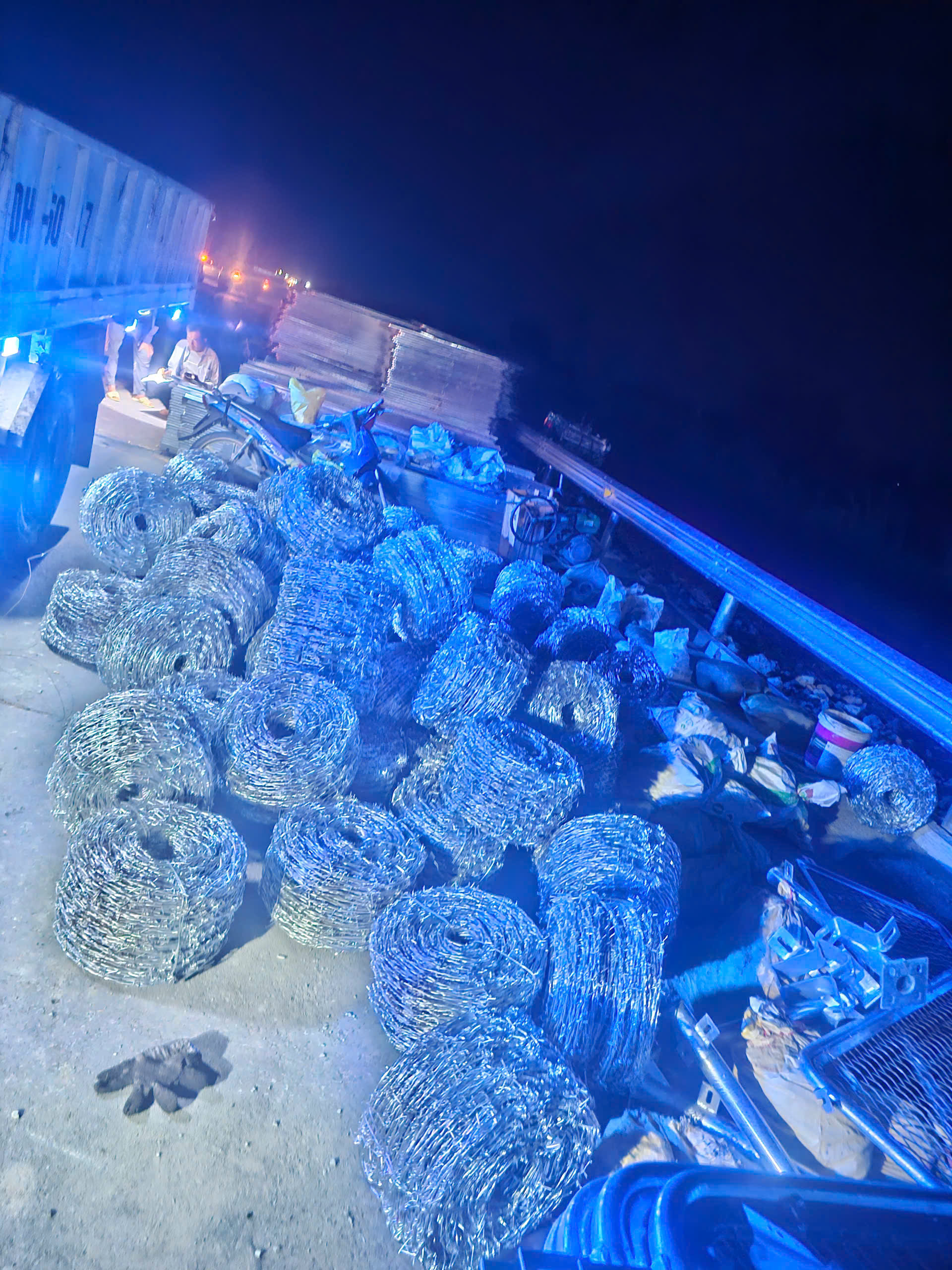 Kẽm gai 2.7 ly nhúng nóng kẽm đến công trình cao tốc Cà Mau