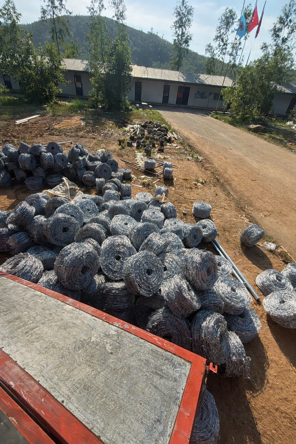 giá kẽm gai 2.5 ly nhúng nóng kẽm cho dự án hàng rào công trình