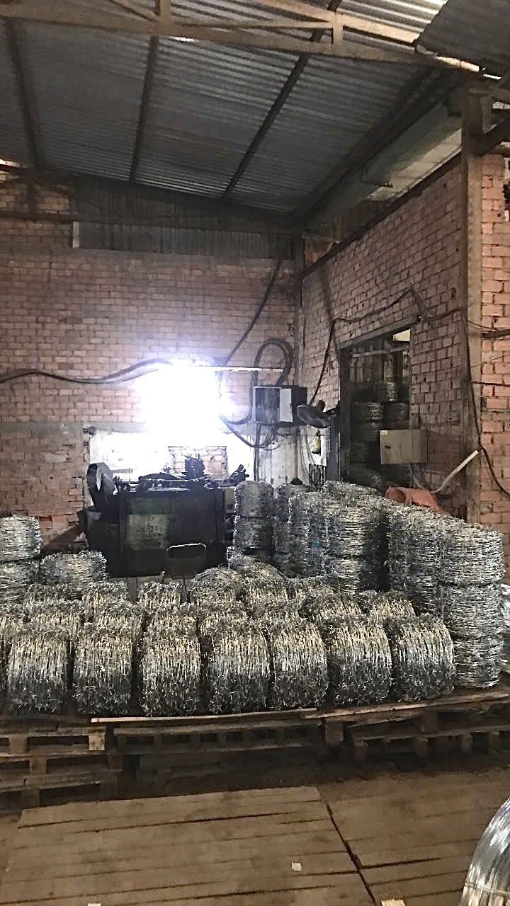 xưởng sản xuất kẽm gai 2.5 ly nhúng nóng kẽm số lượng lớn