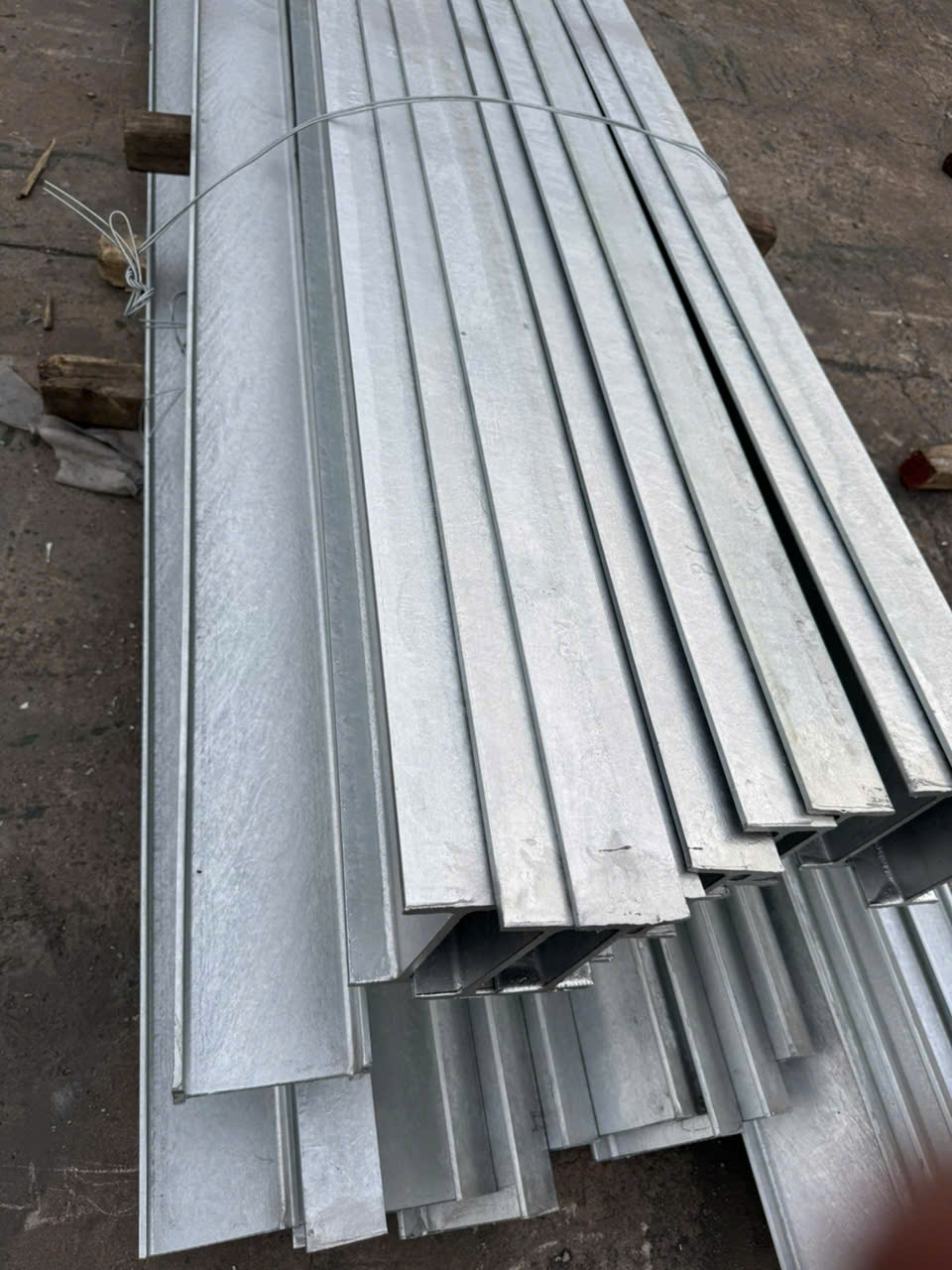 sắt hình i mạ kẽm và nhúng nóng kẽm