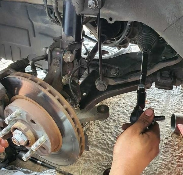 dịch vụ thay càng A – Rotuyn ô tô tại Bình Dương