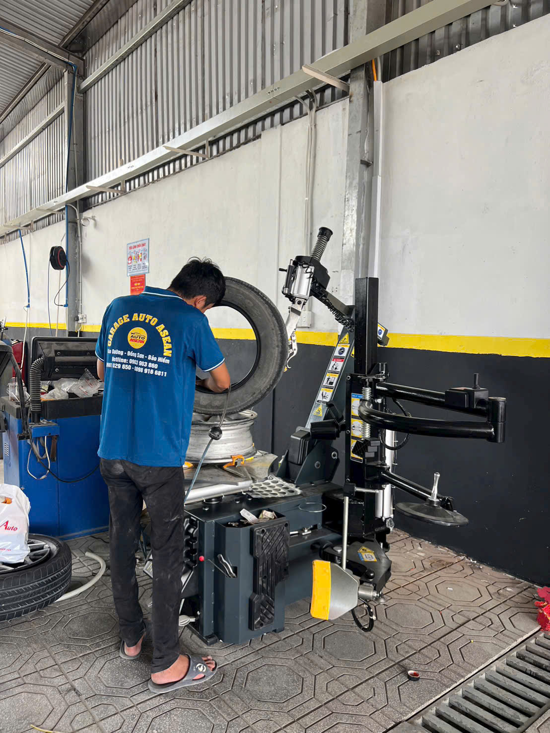 dịch vụ vá vỏ lưu động 24/7 TPHCM