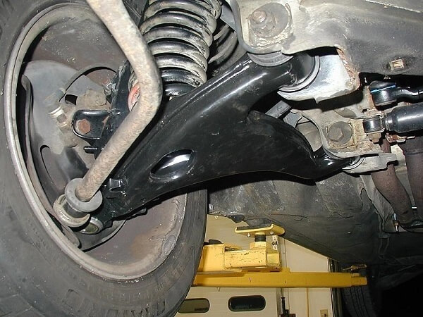 dịch vụ thay càng A – Rotuyn ô tô tại Bình Dương