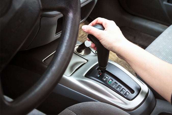 nguyên nhân và cách khắc phục xe ô tô có tiếng kêu cạch cạch khi vào số