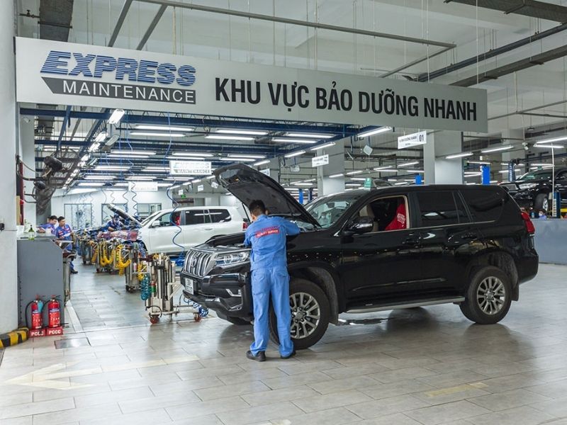 NÊN BẢO DƯỠNG XE Ô TÔ Ở HÃNG HAY Ở GARA NGOÀI?