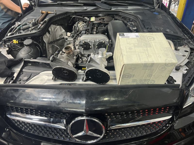 gara ô tô chuyên Mercedes tại TPHCM