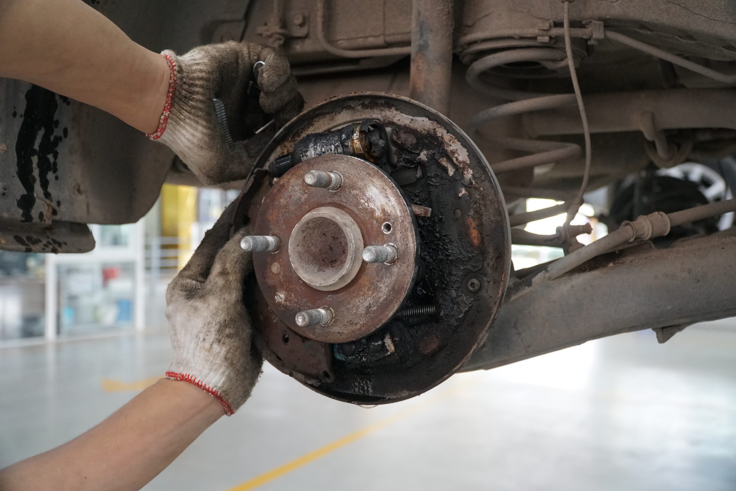 sửa chữa hệ thống phanh xe ô tô tại Bình Dương