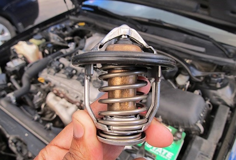 nguyên nhân và cách khắc phục ô tô báo đèn lỗi động cơ