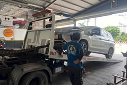Làm gì khi xe ô tô chết máy giữa đường?