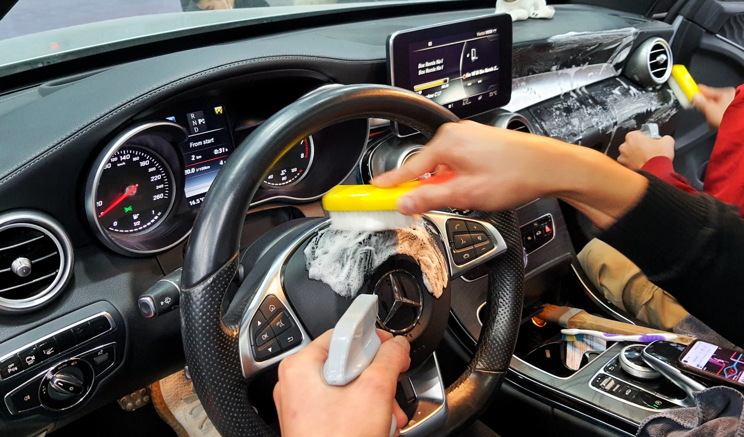 vệ sinh nội thất ô tô chuyên nghiệp tại Bình Dương - TPHCM